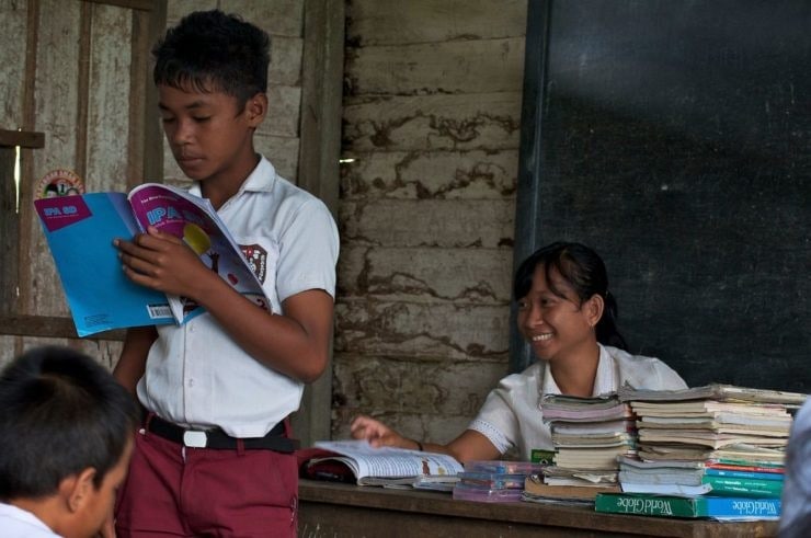 Indonesia: Derecho a la información y a la educación