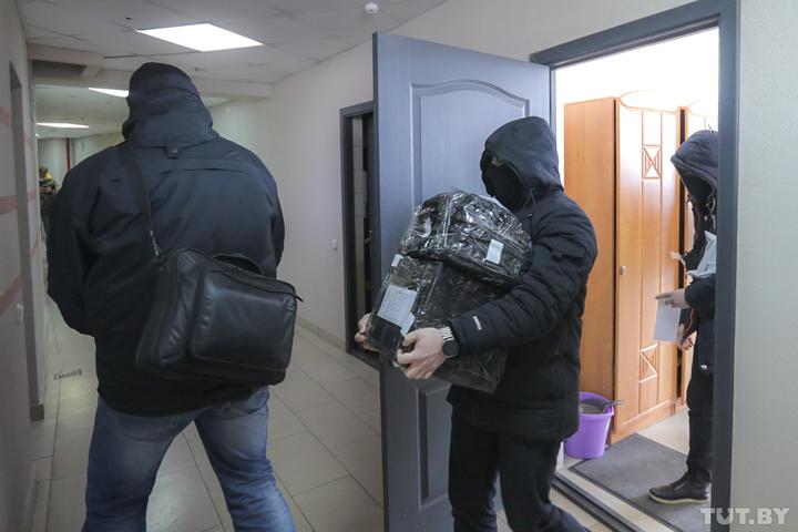 Belarus: Raid on Journalists’ Homes Signals Fresh Crackdown