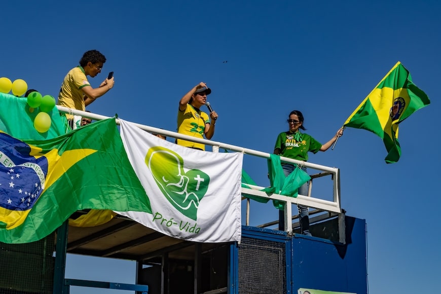 Brazil: Protect freedom of expression and free movement ahead of